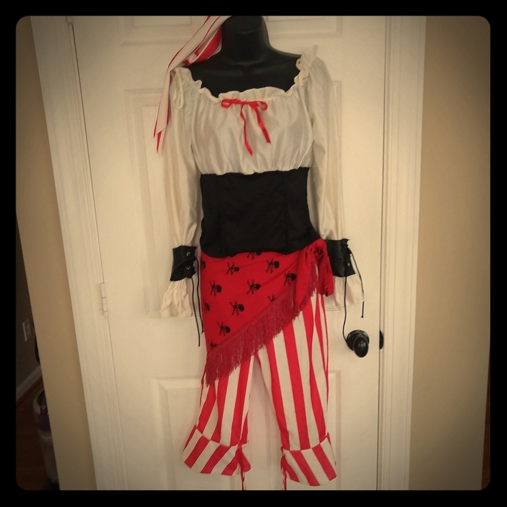 5 piece Women's Pirate Costume